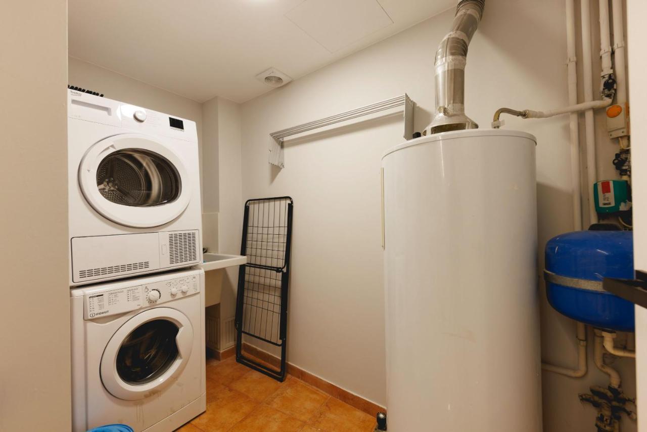 Bravissimo Cort Reial Duplex, Spacious With 3 Bedrooms Girona Dış mekan fotoğraf